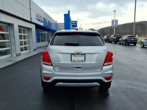 Used 2018 Chevrolet Trax LT w/ LT Convenience Package image 5