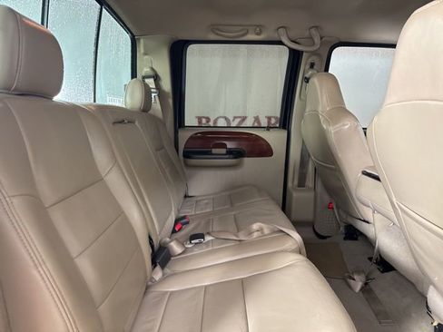 Used 2005 Ford F250 Lariat image 18