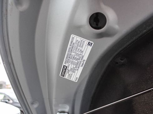 Used 2025 Toyota Highlander LE FWD image 39