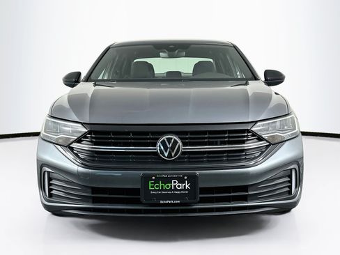 Used 2023 Volkswagen Jetta Sport FWD image 2