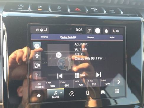 Used 2023 Jeep Grand Cherokee Altitude RWD image 20