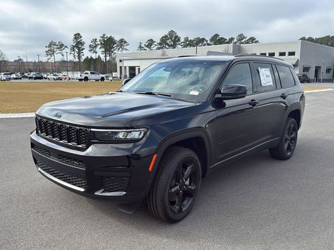 New 2025 Jeep Grand Cherokee L Altitude image 3