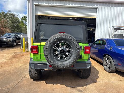 Used 2018 Jeep Wrangler Unlimited Sahara image 5