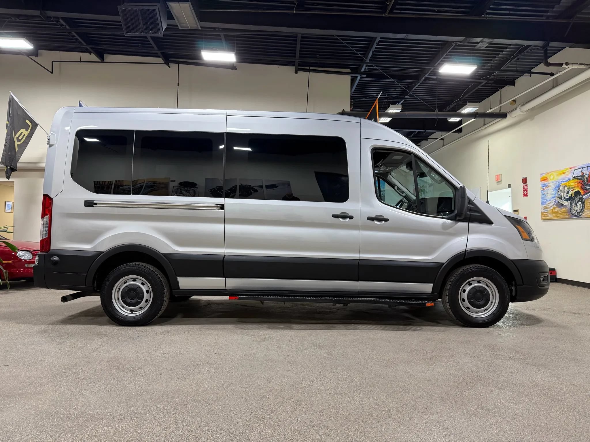 Used 2020 Ford Transit 250 Medium Roof RWD image 5