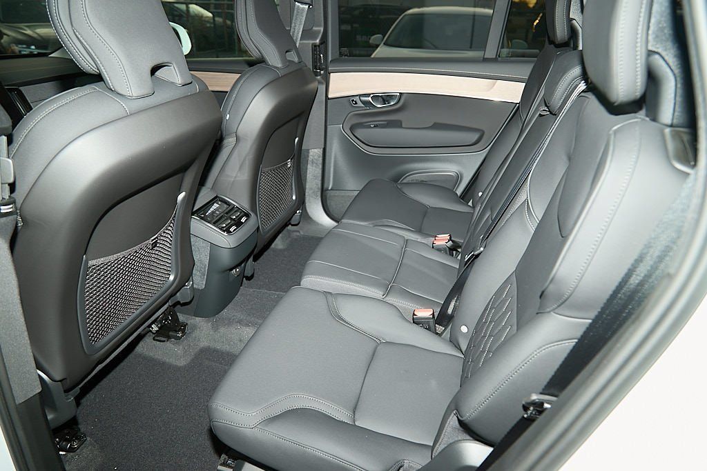 New 2026 Volvo XC90 B6 Plus w/ Protection Package AWD/4WD image 19