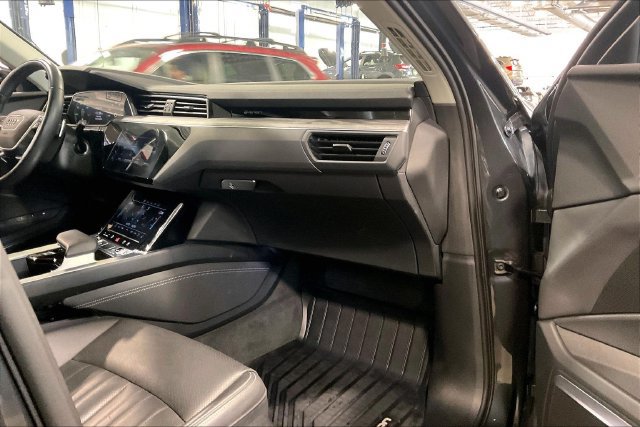 Used 2024 Audi Q8 e-tron Premium Plus AWD/4WD image 16