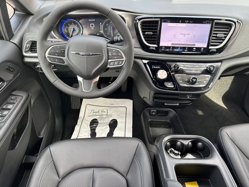New 2026 Chrysler Pacifica Select FWD image 21