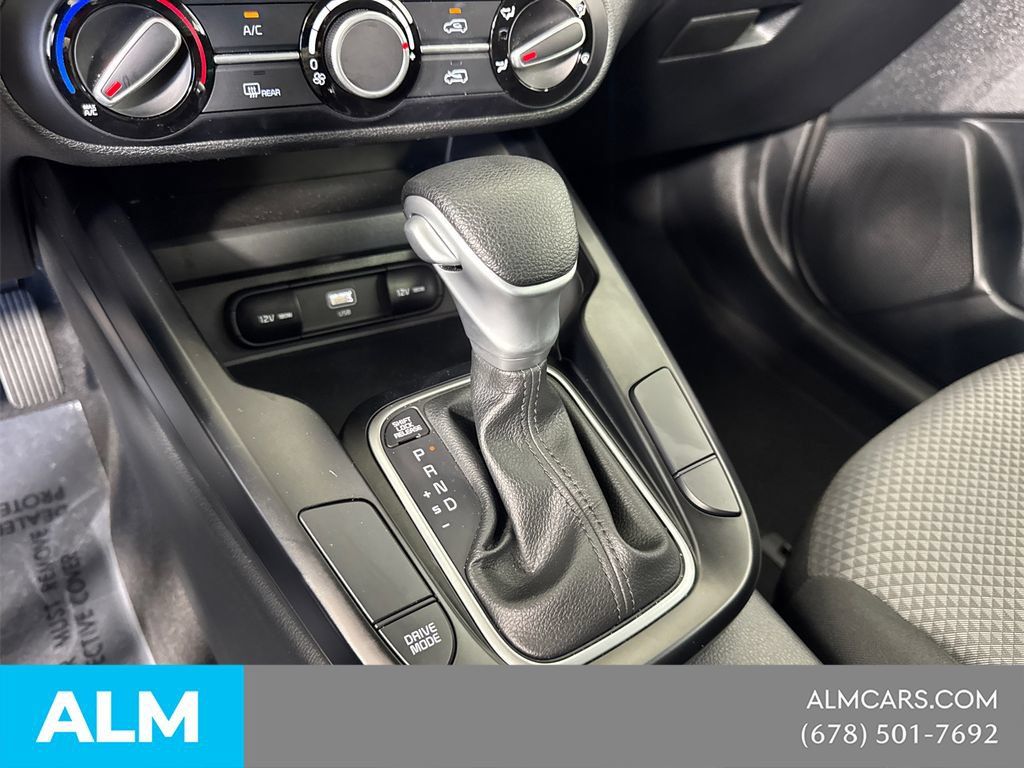 Used 2025 Kia Soul LX w/ LX Technology Package FWD image 33