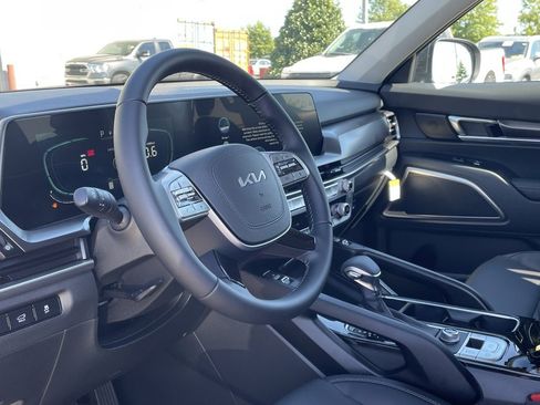 New 2025 Kia Telluride S image 10