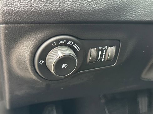 Used 2021 Jeep Compass Latitude image 28