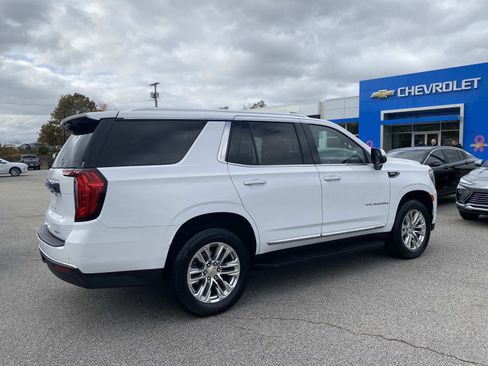 Used 2022 GMC Yukon SLT w/ SLT Premium Package image 7