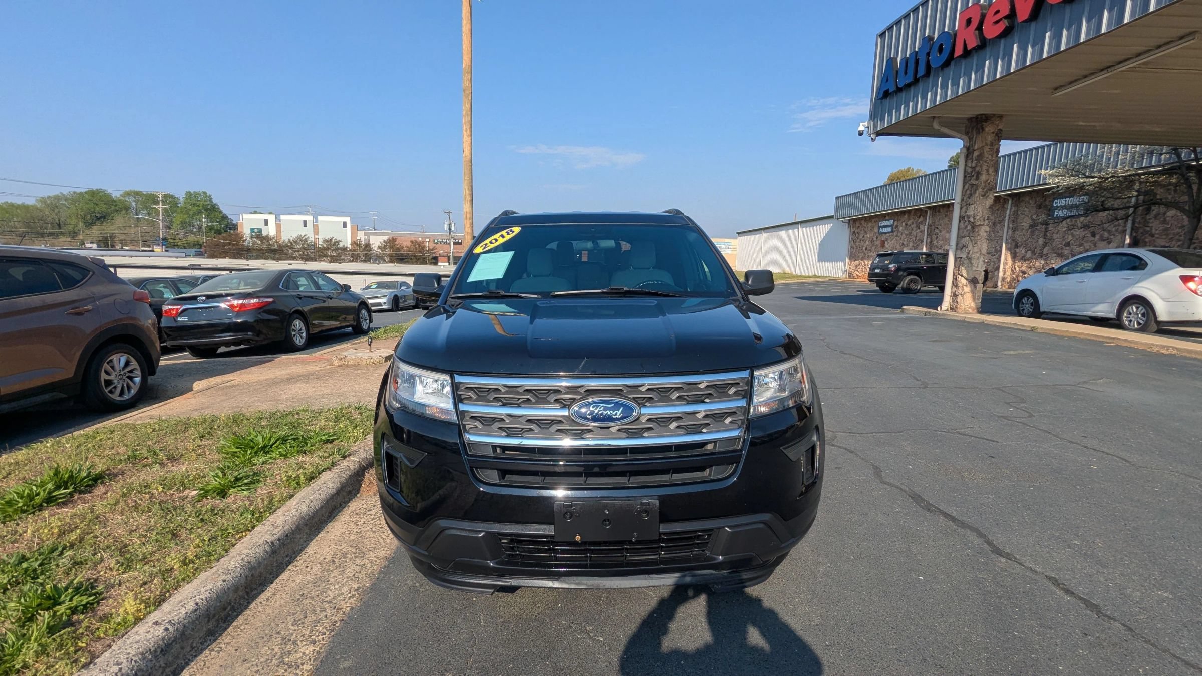 Used 2018 Ford Explorer FWD image 2