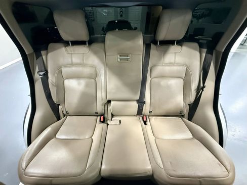 Used 2018 Land Rover Range Rover HSE image 17