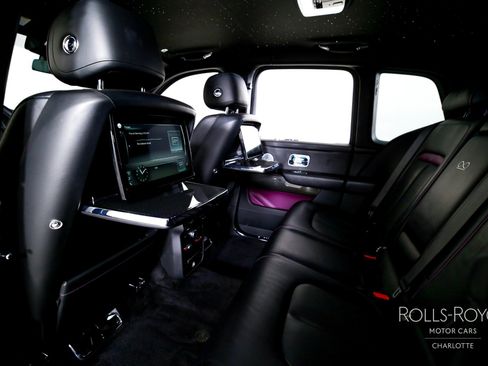Used 2020 Rolls-Royce Cullinan Black Badge AWD/4WD image 20