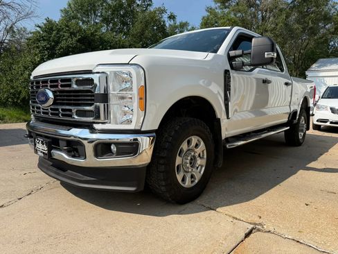 Used 2023 Ford F250 XLT w/ FX4 Off-Road Package AWD/4WD image 4