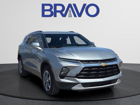 Used 2024 Chevrolet Blazer LT w/ Convenience Package FWD image 2