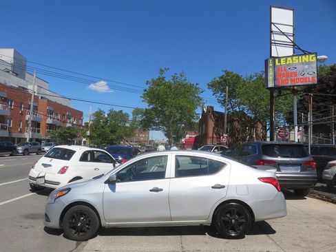 Used 2019 Nissan Versa S Plus FWD image 7