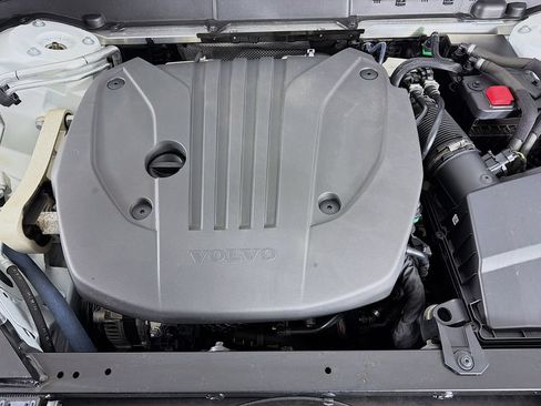 Certified 2023 Volvo XC60 B5 Plus AWD/4WD image 30