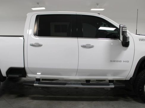 Used 2021 Chevrolet Silverado 2500 High Country w/ Z71 Off-Road Package AWD/4WD image 11