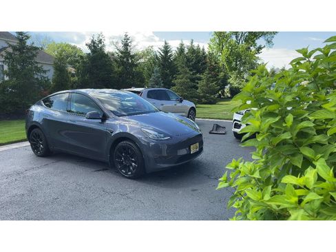 Used 2023 Tesla Model Y Long Range AWD/4WD image 2