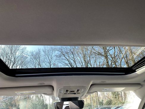 Certified 2025 Toyota Highlander XLE image 20