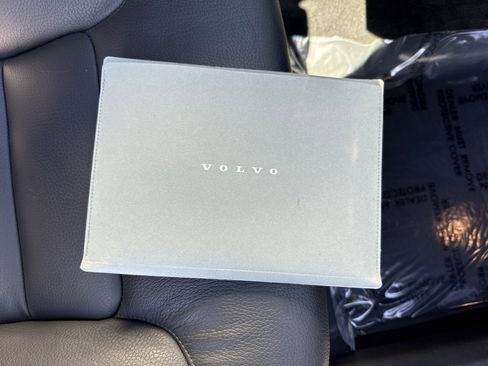 Used 2025 Volvo XC60 B5 Plus image 35