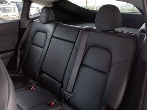 Used 2023 Tesla Model Y Long Range image 27