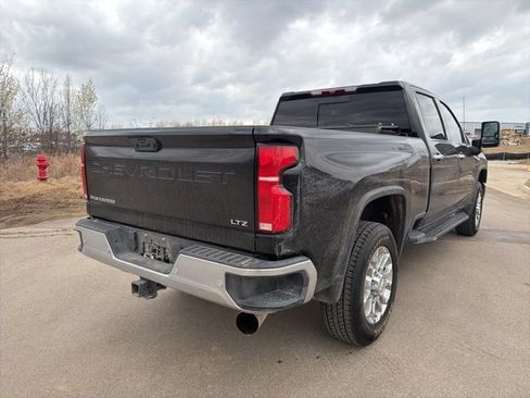 Used 2024 Chevrolet Silverado 2500 LTZ w/ LTZ Convenience Package image 21