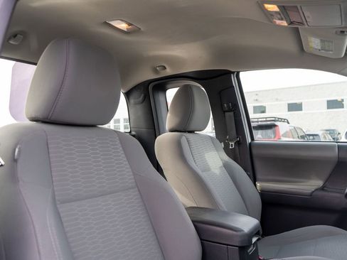 Used 2018 Toyota Tacoma SR image 12