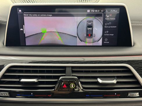 Used 2022 BMW 750i xDrive w/ Executive Package image 32