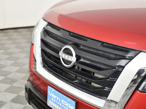 Used 2022 Nissan Pathfinder SV image 11