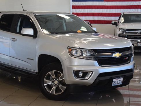 Used 2018 Chevrolet Colorado Z71 AWD/4WD image 3