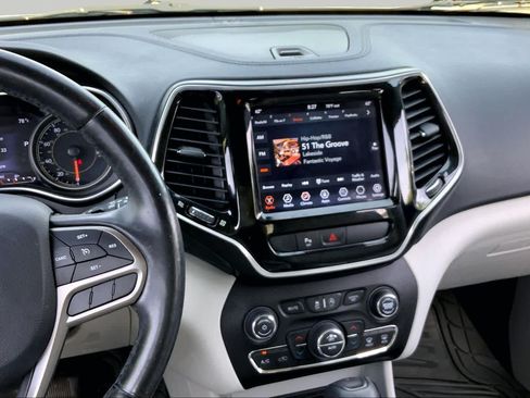 Used 2020 Jeep Cherokee Limited AWD/4WD image 7