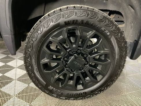 Used 2025 GMC Sierra 2500 Denali Ultimate image 42