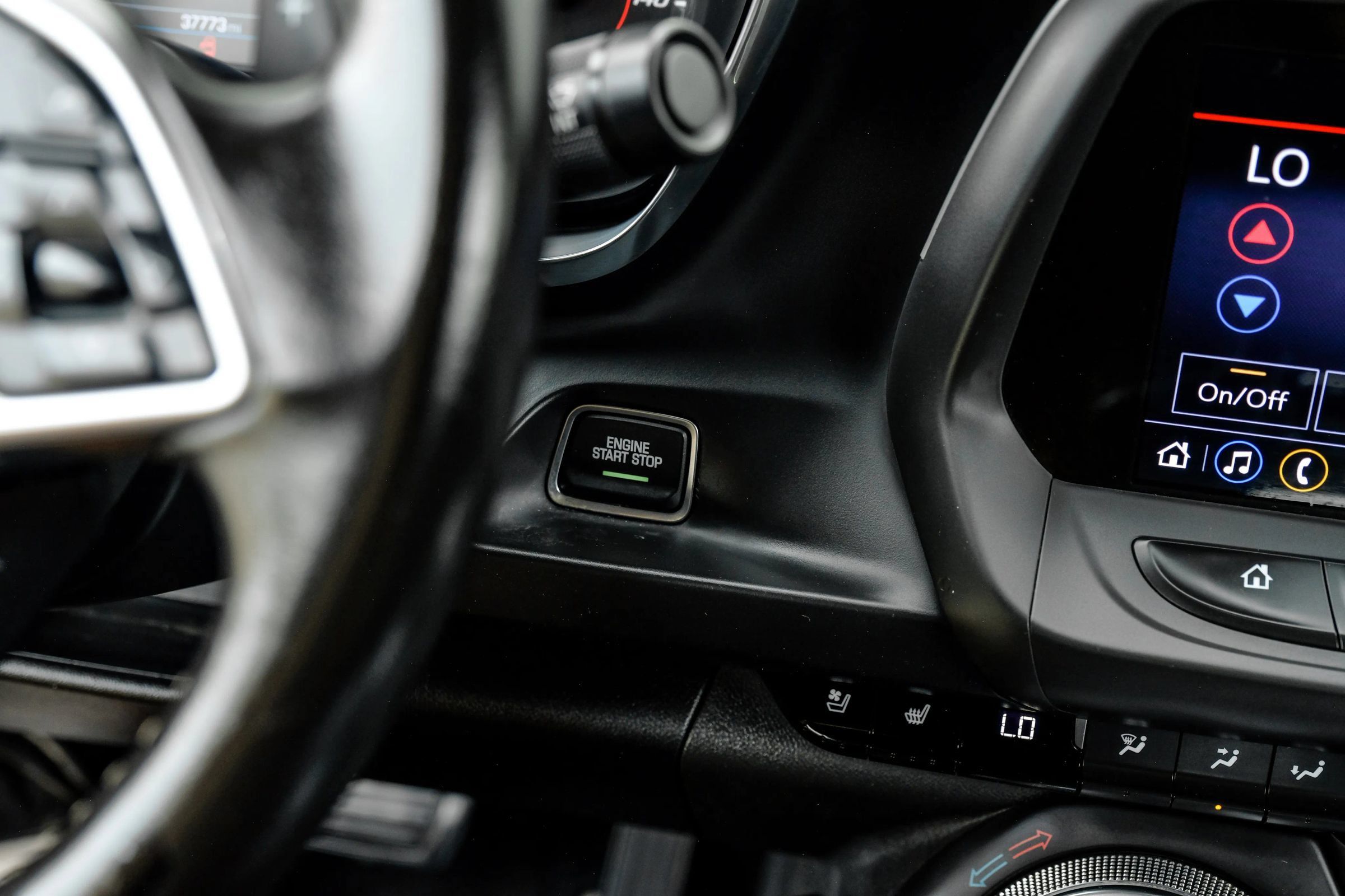 Used 2019 Chevrolet Camaro LT RWD image 27