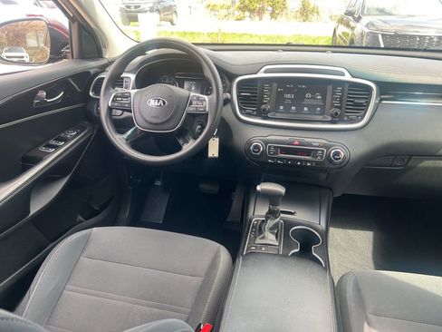 Used 2019 Kia Sorento LX image 17