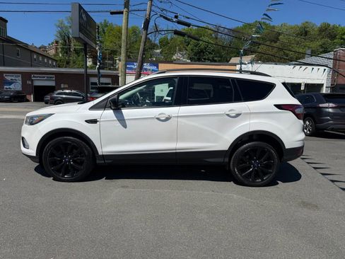 Used 2017 Ford Escape SE w/ Equipment Group 201A AWD/4WD image 4
