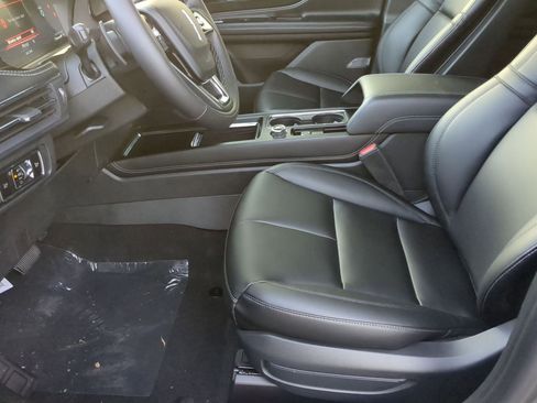 New 2026 Lincoln Corsair Premiere FWD image 11
