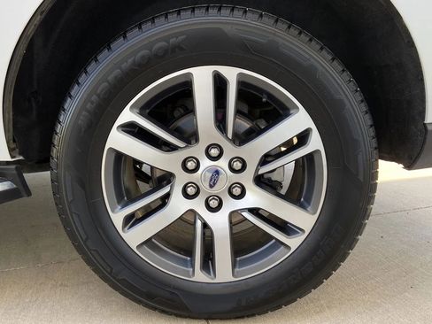 Used 2023 Ford Expedition Limited AWD/4WD image 9