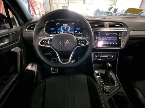 Used 2022 Volkswagen Tiguan SE R-Line image 6