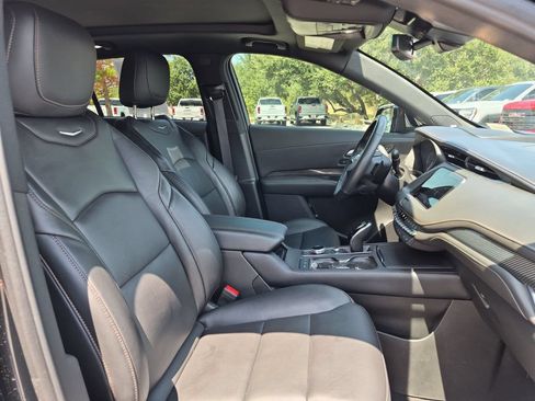 Used 2023 Cadillac XT4 Sport FWD image 40