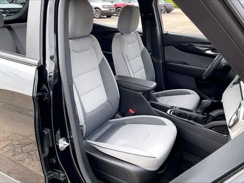 Used 2025 Chevrolet TrailBlazer LT FWD image 9