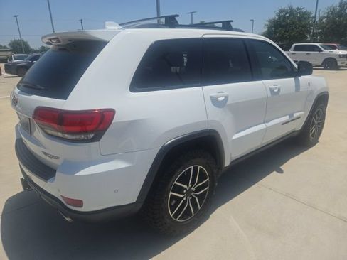 Used 2020 Jeep Grand Cherokee Trailhawk w/ Trailhawk Luxury Group AWD/4WD image 3