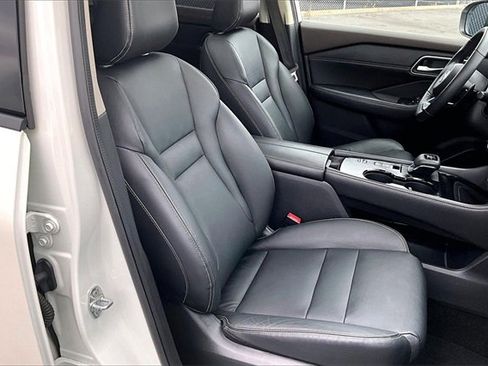 Used 2021 Nissan Rogue SL w/ Premium Package image 7