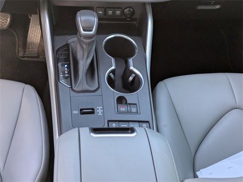 Used 2021 Toyota Highlander XLE image 21