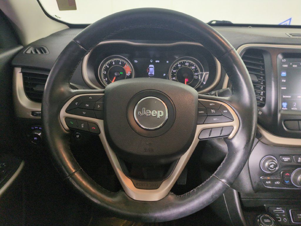 Used 2018 Jeep Cherokee Limited AWD/4WD image 19