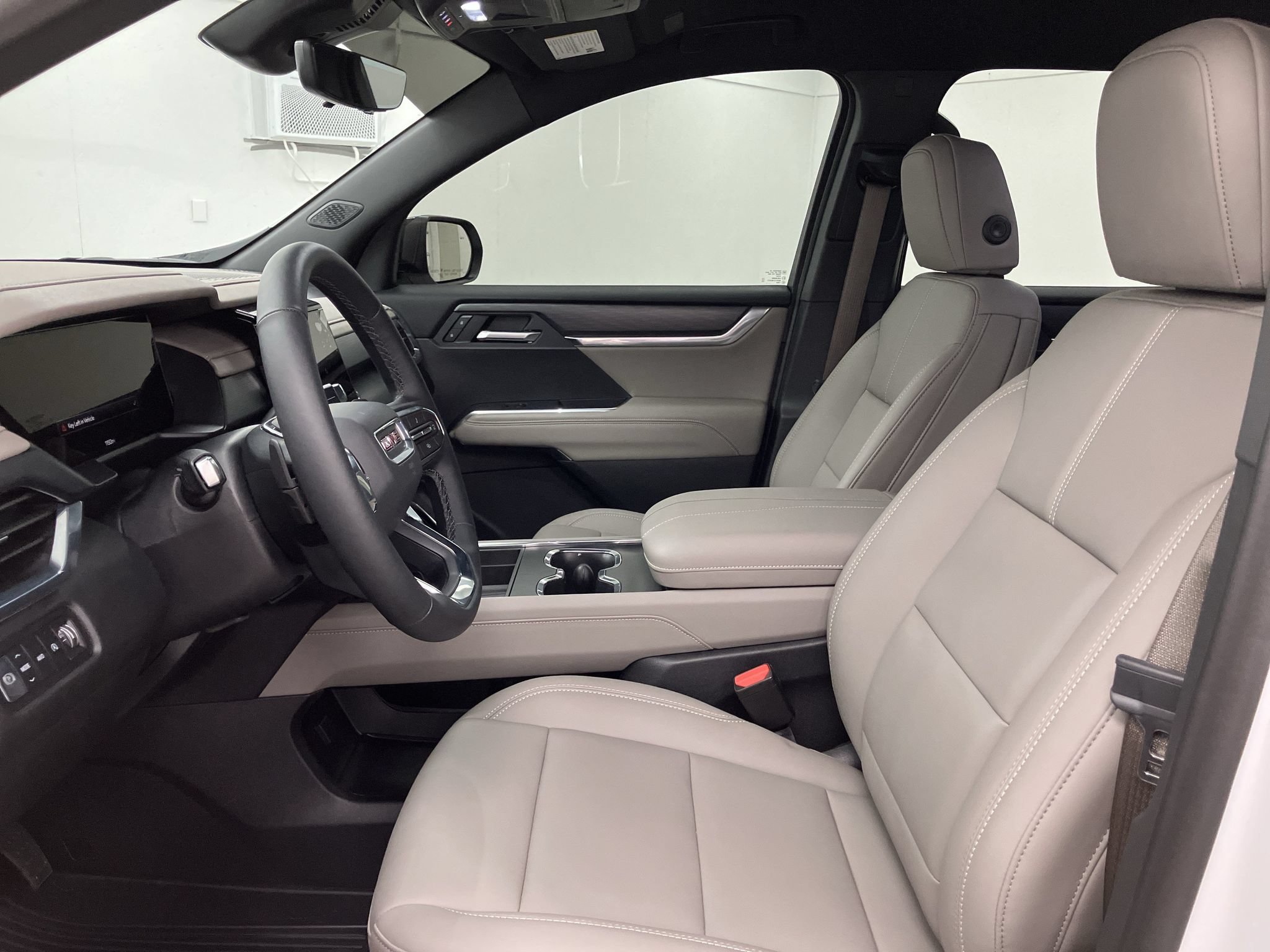 Used 2026 GMC Acadia Elevation w/ Elevation Premium Package AWD/4WD image 9