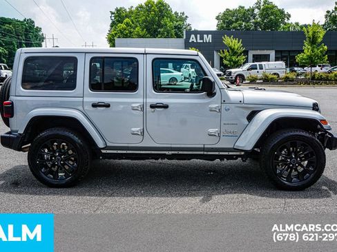 Used 2024 Jeep Wrangler Unlimited Sahara AWD/4WD image 9
