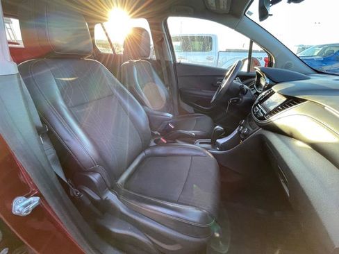 Used 2021 Chevrolet Trax LT image 14