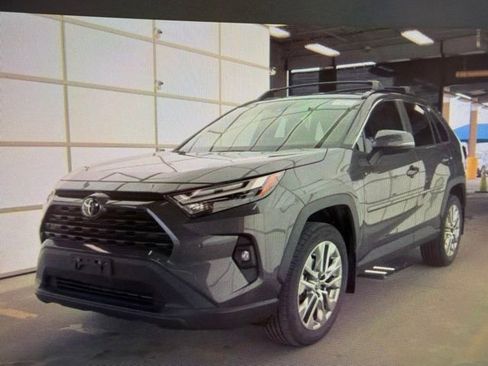 Used 2023 Toyota RAV4 XLE Premium FWD image 5
